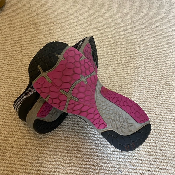 New Balance Sneaks - Picture 4 of 6